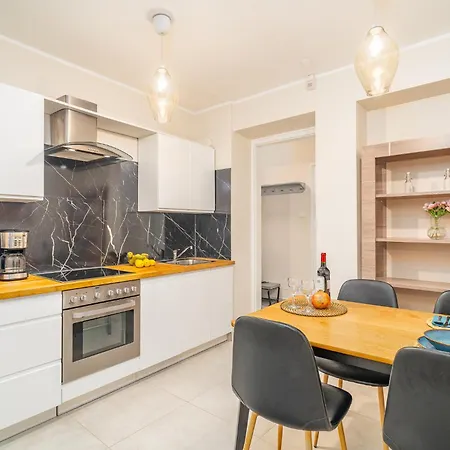 Bayview On Dluga - By Hosty