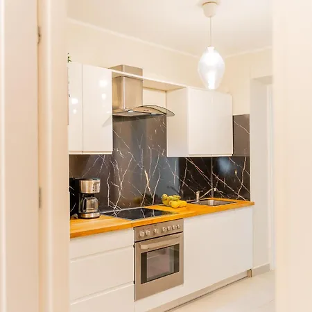 Bayview On Dluga - By Hosty