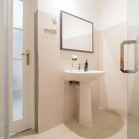 Bayview On Dluga - By Hosty *